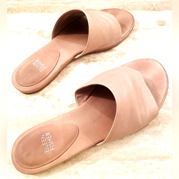Eileen Fisher Edge Slide Sandal in Barley; Size 8; Includes Box and Dust Bag - Picture 8 of 15
